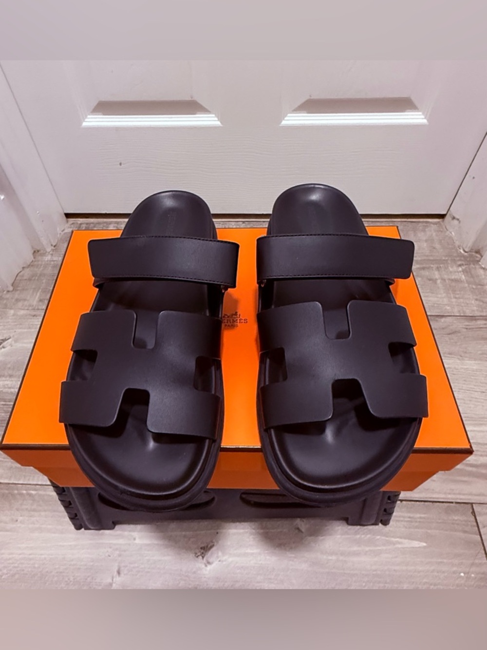 Hermès Women’s Chypre Leather Sandal - Size 39